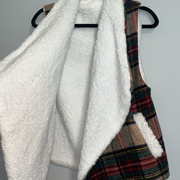 Flannel Print Vest with Sherpa Lining - Picture 3 of 6